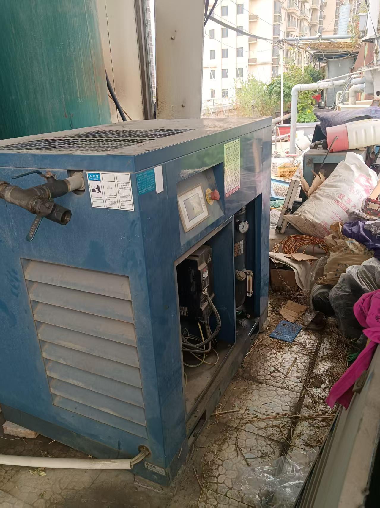 廈門(mén)集美電子廠開(kāi)山22KW空壓機(jī)保養(yǎng)(圖3)