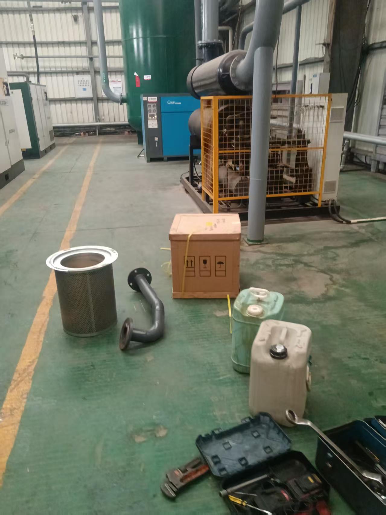 漳州鋼材廠日常空壓機(jī)保養(yǎng)，以及清洗地板(圖1)